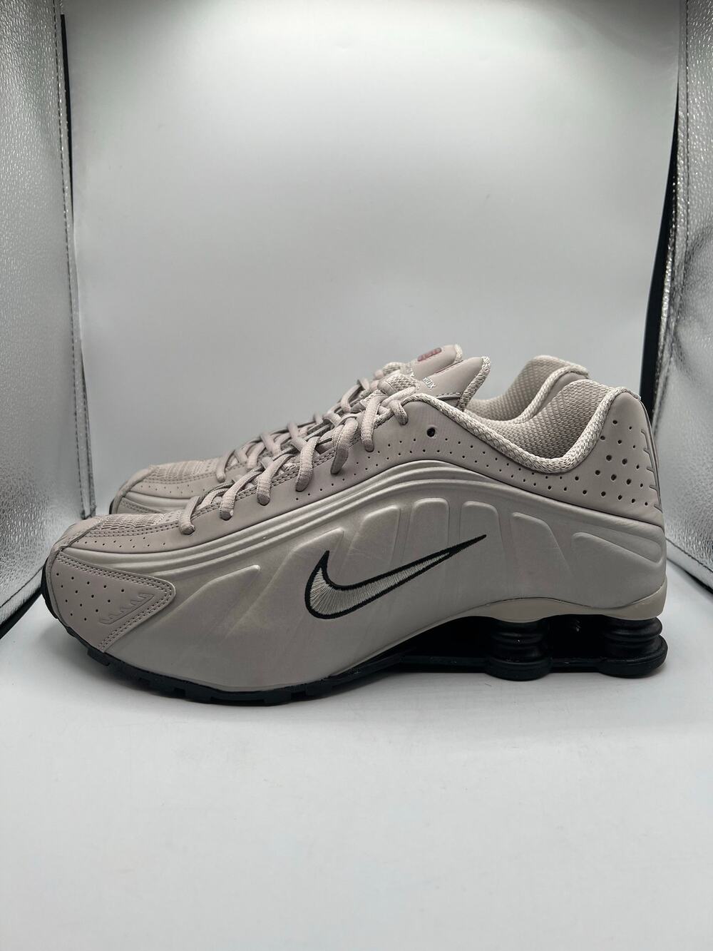 Nike Shox R4 “College Grey” size 9 men’s